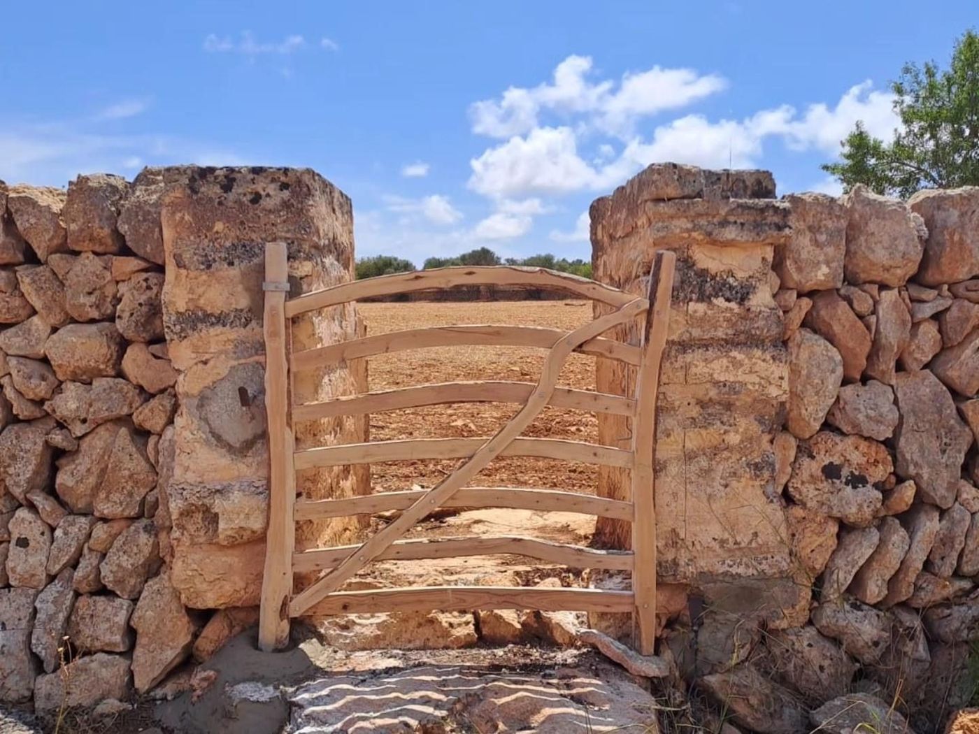 La puerta de los caminos de Menorca